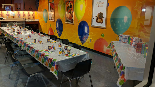 Movie Theater «Regal Cinemas Shoppingtown Mall 14», reviews and photos, 3649 Erie Blvd E, Syracuse, NY 13214, USA