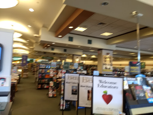 Book Store «Barnes & Noble», reviews and photos, 444 Broadway, Saugus, MA 01906, USA