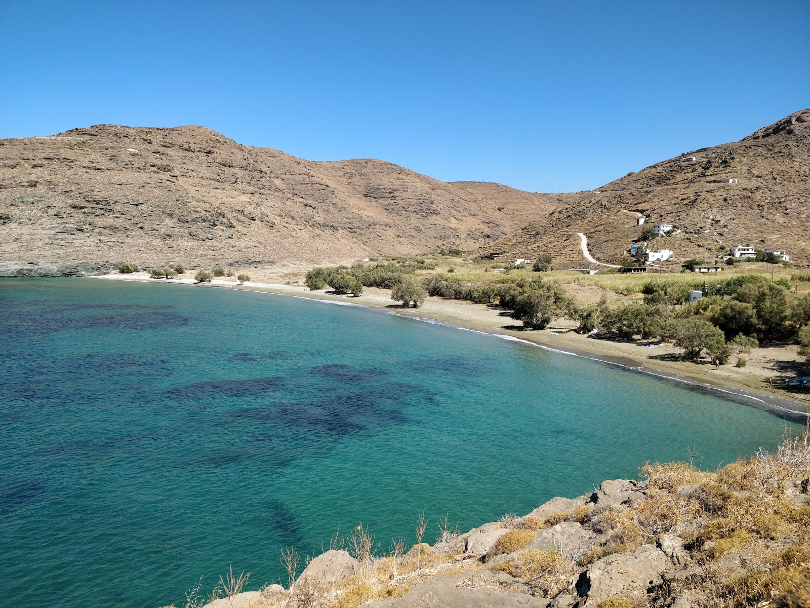 Foto von Sikamia beach mit grauer sand Oberfläche