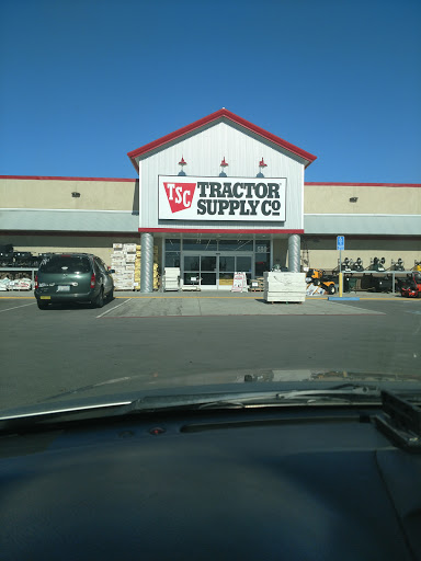 Tractor Supply Co., 580 Auto Center Dr, Watsonville, CA 95076, USA, 