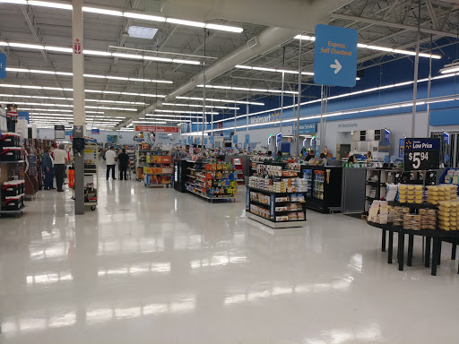 Department Store «Walmart Supercenter», reviews and photos, 2111 N Jackson St, Tullahoma, TN 37388, USA