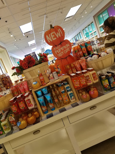 Beauty Supply Store «Bath & Body Works», reviews and photos, 3360 Fairlane Dr, Allen Park, MI 48101, USA