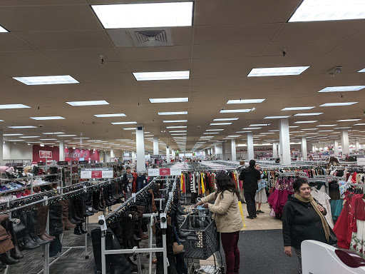 Clothing Store «Burlington Coat Factory», reviews and photos, 833 Lancaster Dr NE, Salem, OR 97301, USA