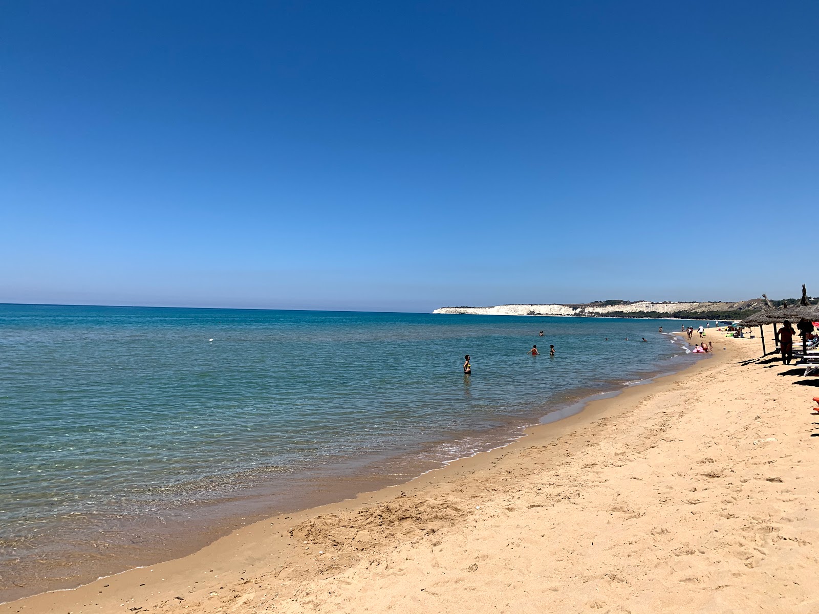 Photo de La Spiaggetta protégé par des falaises