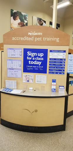 Pet Supply Store «PetSmart», reviews and photos, 600-800 Hatton Dr, Glen Mills, PA 19342, USA
