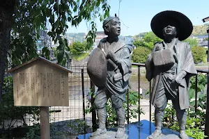 Statues of Yaji-san & Kita-san image