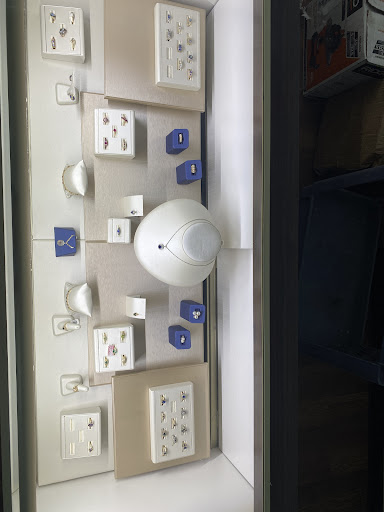 Pawn Shop «Springfield Pawn King», reviews and photos, 107 W Cook St, Springfield, IL 62704, USA