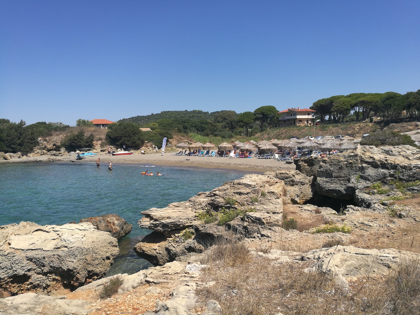 Photo de Pirgos beach II avec un niveau de propreté de assez propre