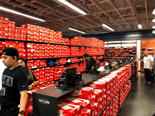 Clothing Store «Nike Factory Store», reviews and photos, 600 Bluebird Ct, Central Valley, NY 10917, USA
