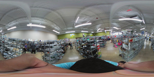 Thrift Store «Goodwill Store & Donation Center in Evanston», reviews and photos, 1916B Dempster St, Evanston, IL 60202, USA