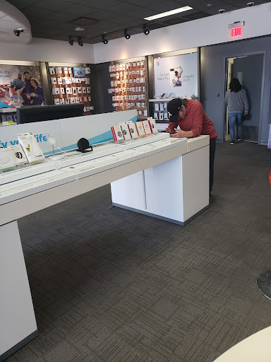 Cell Phone Store «AT&T», reviews and photos, 2724 Lincoln Dr, Roseville, MN 55113, USA