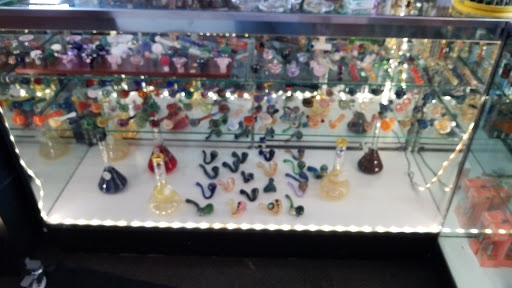 Tobacco Shop «La Tia Smoke Shop», reviews and photos, 154 Maverick St, East Boston, MA 02128, USA