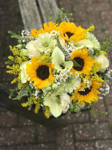 Florist «Flowers By Renia & Gifts», reviews and photos, 6404 Fresh Pond Rd, Flushing, NY 11385, USA