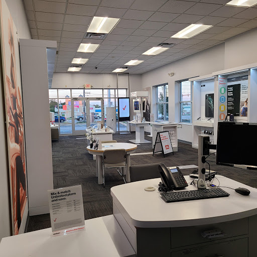 Cell Phone Store «GoWireless Verizon Authorized Retailer», reviews and photos, 34816 Euclid Ave, Willoughby, OH 44094, USA