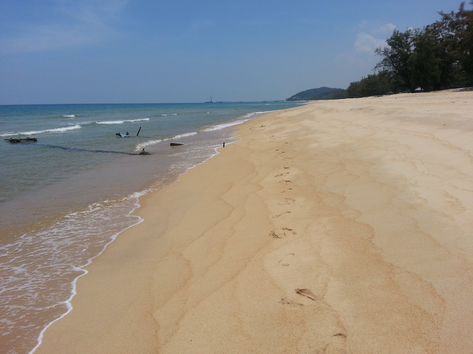 Φωτογραφία του Penarik Beach με επίπεδο καθαριότητας πολύ καθαρό