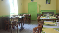 Atmosphère du Restaurant Les Routiers-Relais de la Route Blanche à Vitteaux - n°1