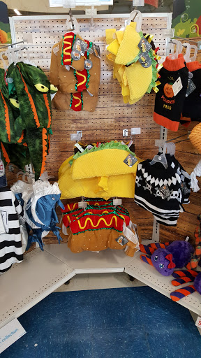 Pet Supply Store «Petco Animal Supplies», reviews and photos, 3860 Elmore Avenue, Davenport, IA 52807, USA