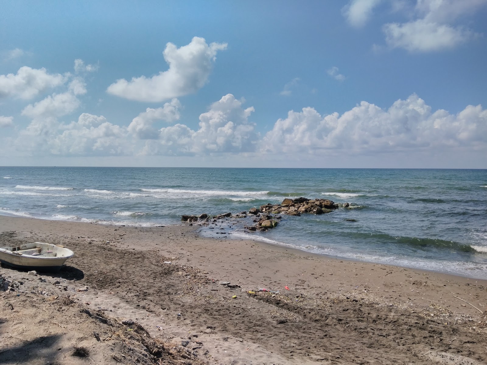 Foto de Karaburun Plaji - lugar popular entre os apreciadores de relaxamento