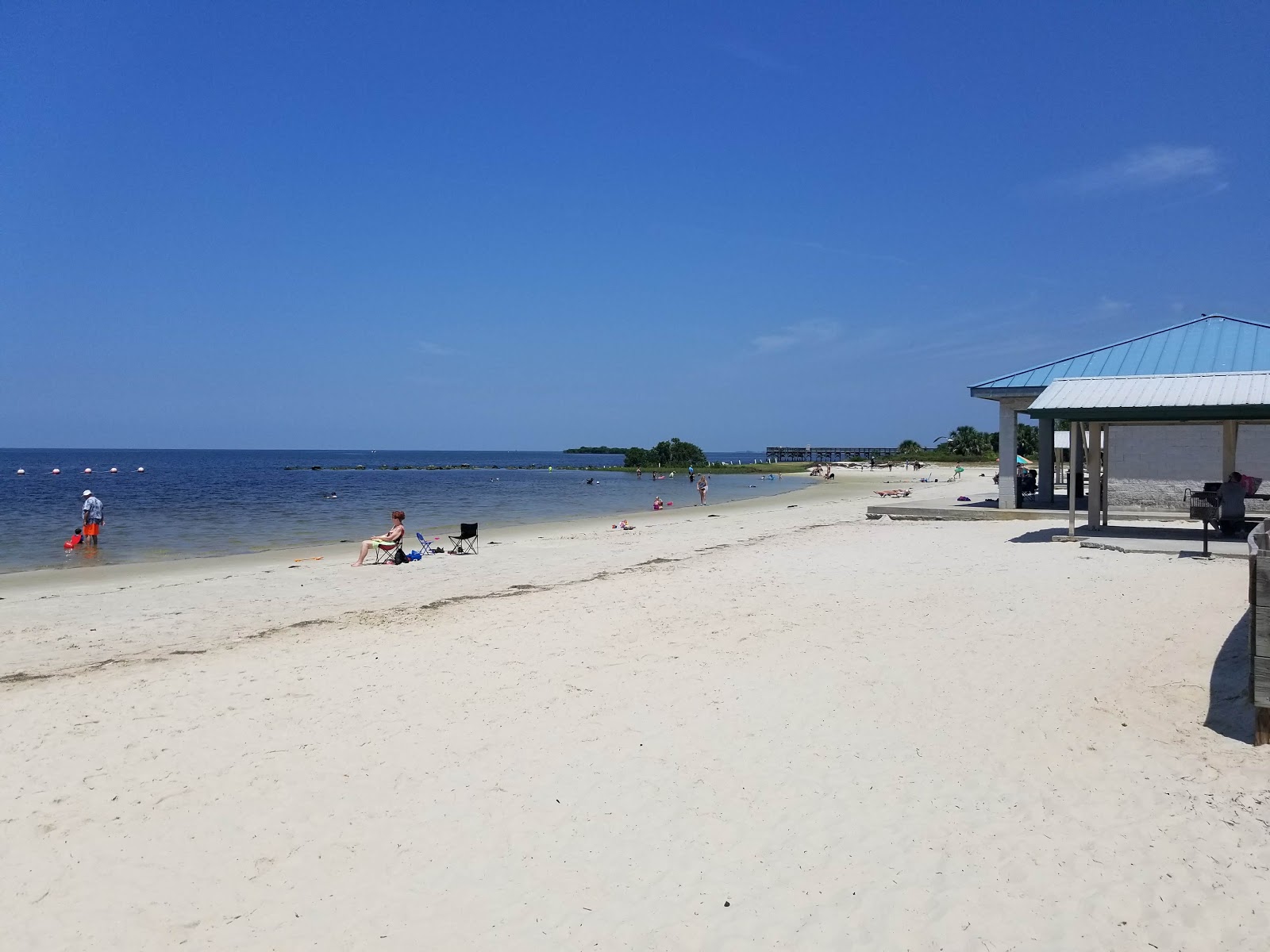 Fort island beach的照片 带有碧绿色纯水表面