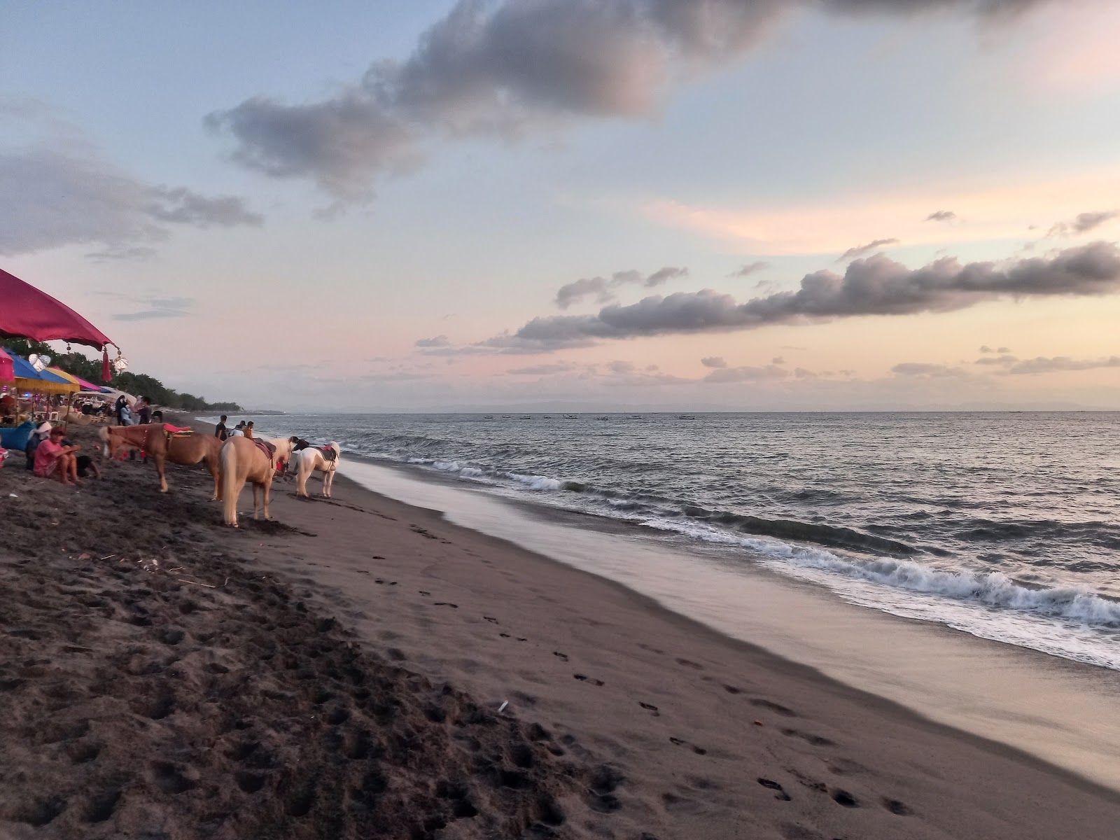 Fotografie cu Kedai Pesona Tanjung Bias zonele de facilități