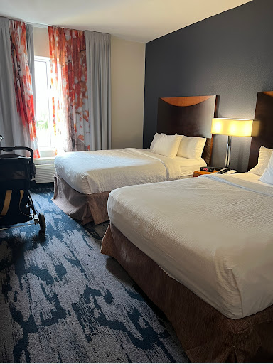 Hotel «Fairfield Inn & Suites by Marriott Orlando at SeaWorld®», reviews and photos, 10815 International Dr, Orlando, FL 32821, USA