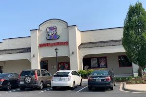 Chuck E. Cheese image