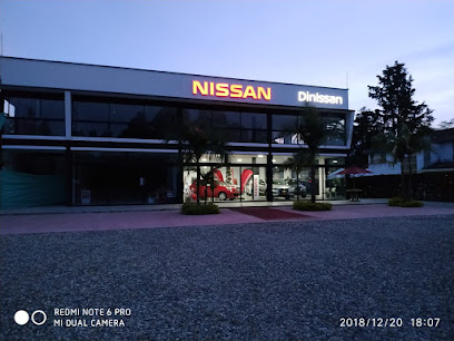 Vitrina Nissan Medellín Llano Grande