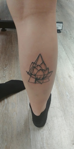 Tattoo Shop «Attitudes Muskegon», reviews and photos, 1610 Evanston Ave, Muskegon, MI 49442, USA