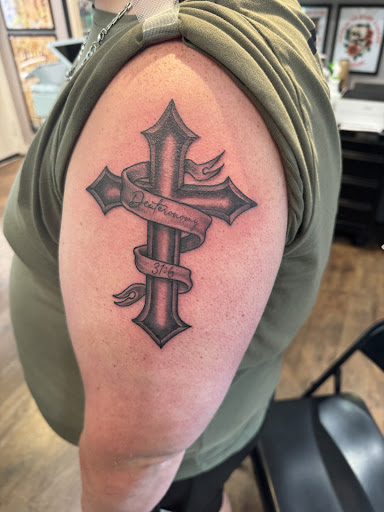 Explore lion and cub tattoo ideas, creative tattoo ideas in Honolulu, available at Aloha Tattoo Waikiki Hilton Hawaiian Village Rainbow Bazaar