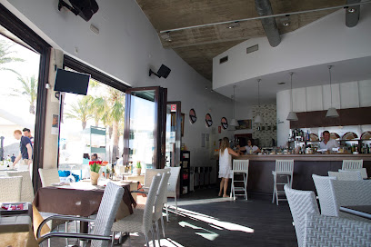 Quilla Restaurante, café y terraza - Bar Quilla Playa de la Caleta, C/ Antonio Burgos, 11002 Cádiz, Spain
