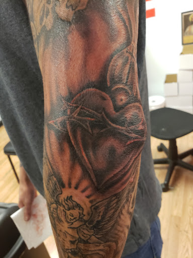 Tattoo Shop «Patriotic Pain Tattoo & Body Piercing», reviews and photos, 5658 William Penn Hwy, Murrysville, PA 15668, USA