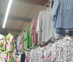 Dong Xuan Center photo