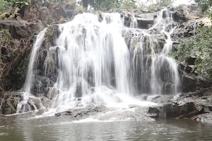 Vasthapur waterfalls image