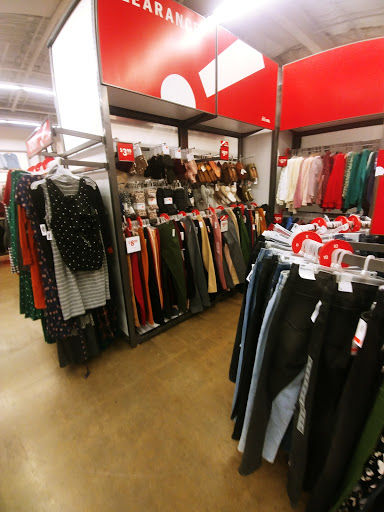 Clothing Store «Old Navy», reviews and photos, 2828 E 3rd St, Bloomington, IN 47401, USA