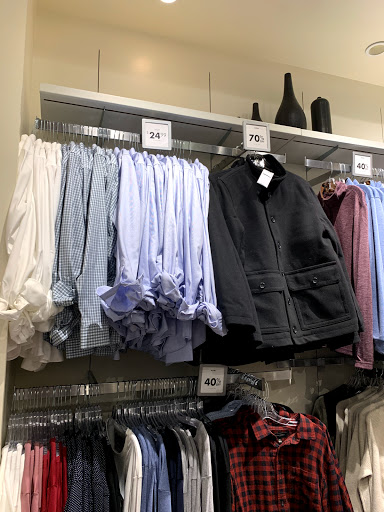 Clothing Store «Banana Republic Factory Store», reviews and photos, 1911 Chestnut St, Philadelphia, PA 19103, USA