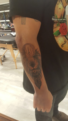 Tattoo Shop «Authentic Art Tattoo», reviews and photos, 527 E Liberty St #204, Ann Arbor, MI 48104, USA