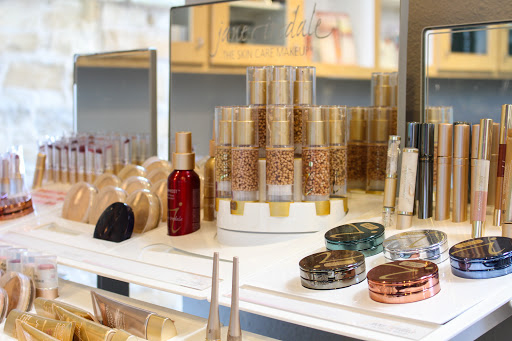 Beauty Salon «Daireds Hair Salon & Day Spa», reviews and photos, 2400 I-20 Frontage Rd, Arlington, TX 76017, USA