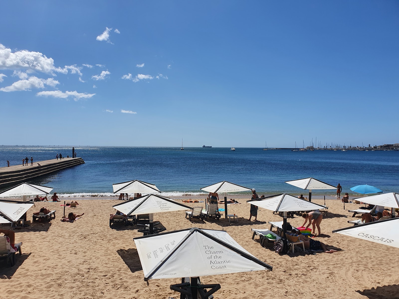 Foto van Praia das Moitas voorzieningenruimte