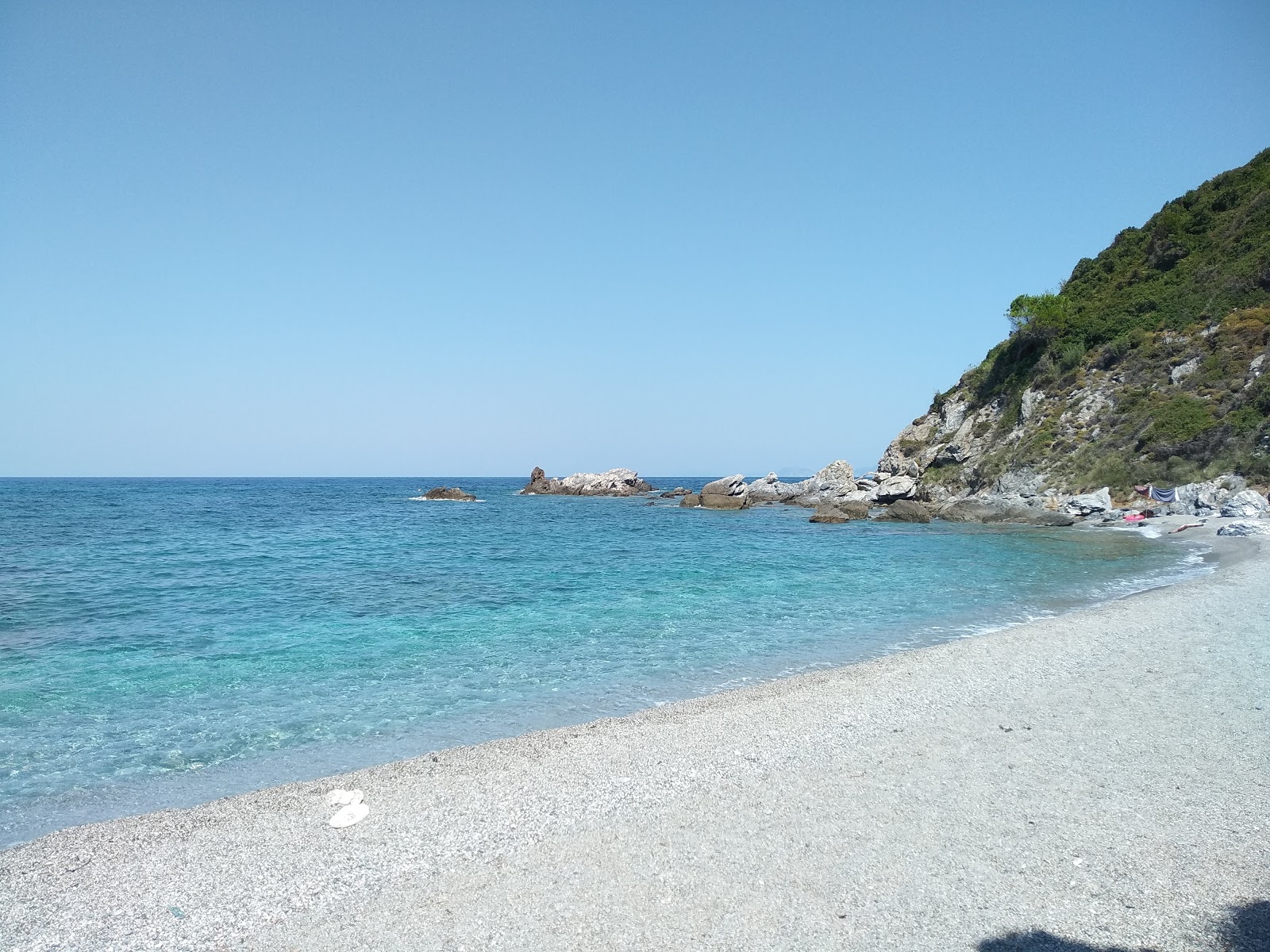 Foto di Perivoliou beach con molto pulito livello di pulizia