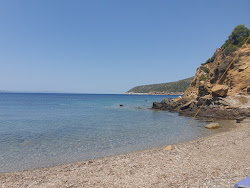 Secret beach'in fotoğrafı uçurumlarla desteklenmiş