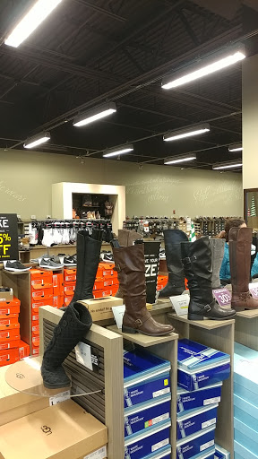 Shoe Store «DSW Designer Shoe Warehouse», reviews and photos, 100 W Higgins Rd, South Barrington, IL 60010, USA