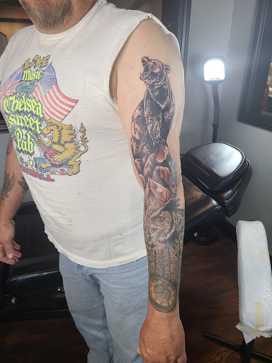 Tattoo Shop «Catch 22 Tattoo», reviews and photos, 1505 Madison Ave, Painesville, OH 44077, USA