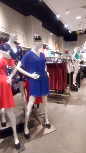 Outlet Store «Express Factory Outlet», reviews and photos, 4951 International Dr, Orlando, FL 32819, USA