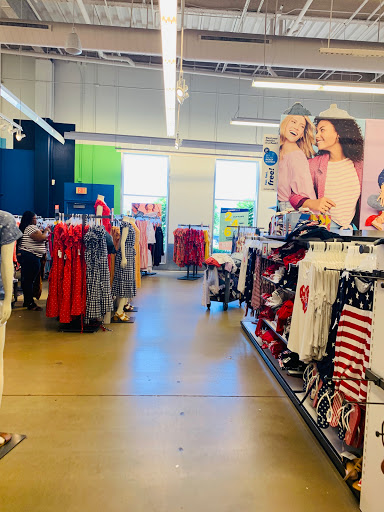 Clothing Store «Old Navy», reviews and photos, 3020 Brandywine Pkwy, Wilmington, DE 19803, USA