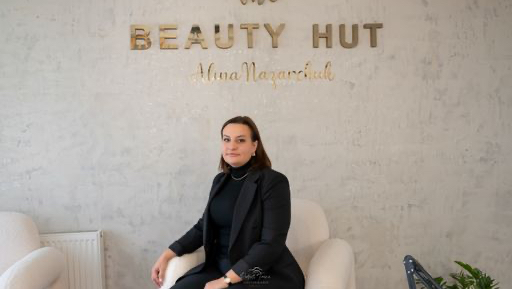 The Beauty Hut , manicure, pedicure, stylizacja paznokci, barber.
