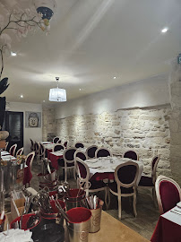 Atmosphère du Restaurant indien moderne LE KASHMIR à Villeneuve-lès-Avignon - n°2