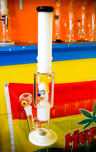 Tobacco Shop «The Bong Smoke Shop», reviews and photos, 225 Lancaster Dr SE, Salem, OR 97317, USA