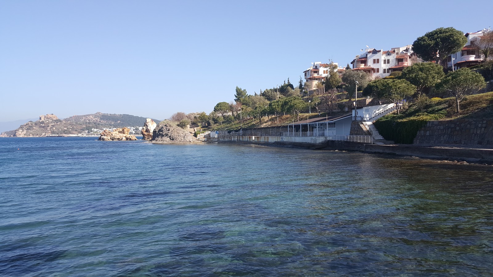 Foto de Intaland beach com superfície de concreto pavimentado superfície