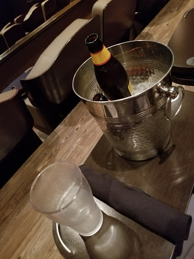 Movie Theater «CinéBistro at Hyde Park Village», reviews and photos, 1609 W Swann Ave, Tampa, FL 33606, USA