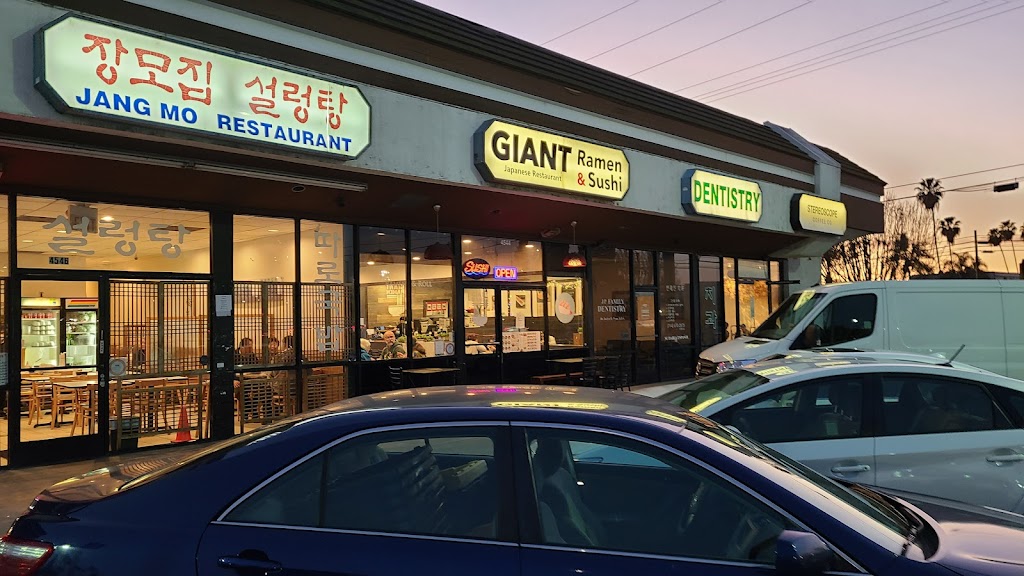 Giant Ramen & Sushi 90621